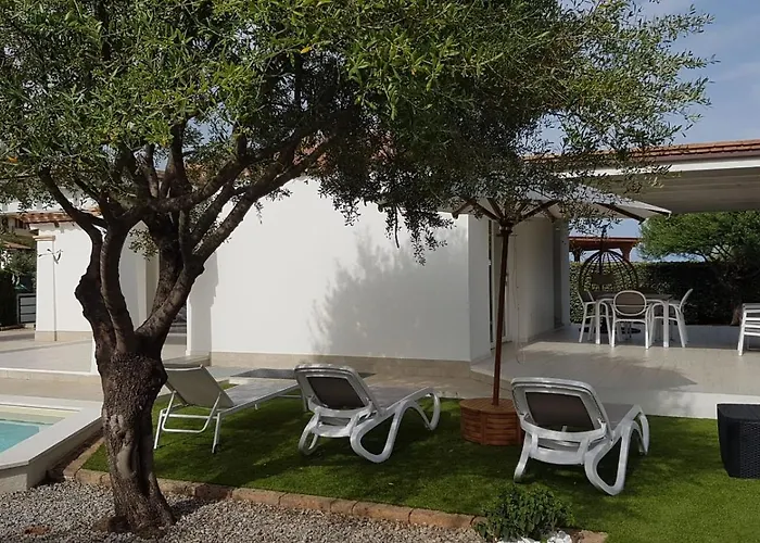 Ilaria Con Piscina Privata A 350 Mt Di Sabbia